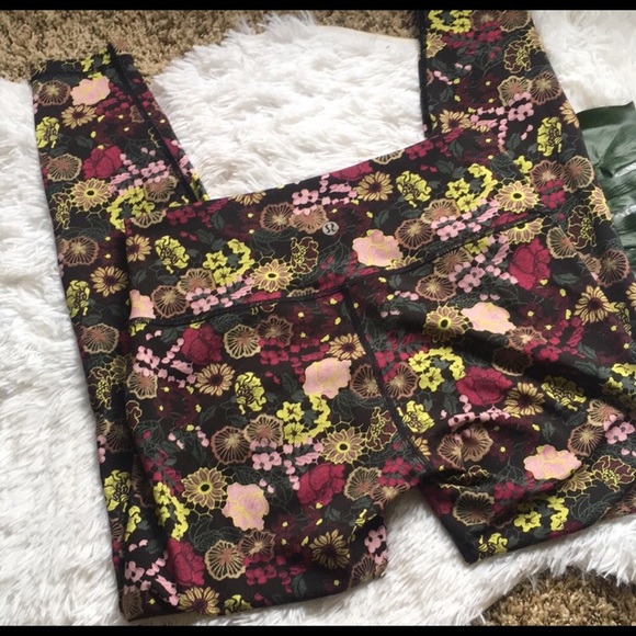 lululemon athletica Pants - NWOT Lululemon Wunder Under Tights Flurolace Sz 6